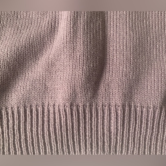 #5 Mauve v-neck sweater with stitch detailing. size L - Picture 4 of 4